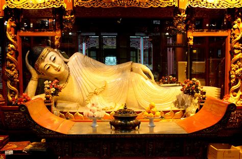  Der Jade Buddha von Jiuquan: Ein spirituelles Juwel und eine Reise durch die Zeit!