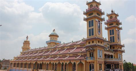 Cao Dai Tempel! Eine spirituelle Oase mitten im quirligen Tay Ninh