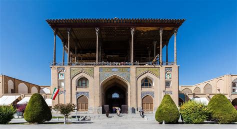 Das Ali-Qapu Palast: Eine historische Architekturwunderwerk und ein Blick auf die Geschichte Isfahans!